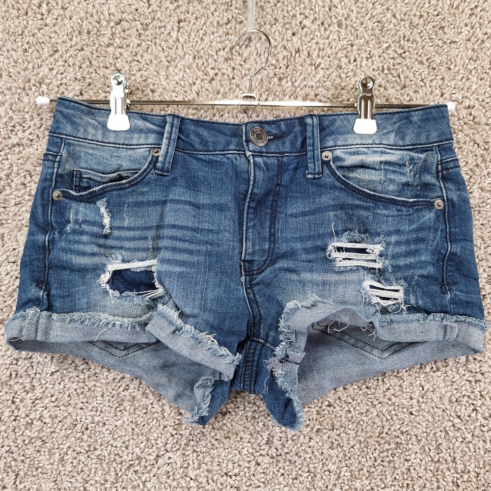 Mudd Shorts Juniors Size 7 (Fits W29) Medium Wash Low-Rise Shortie Distressed